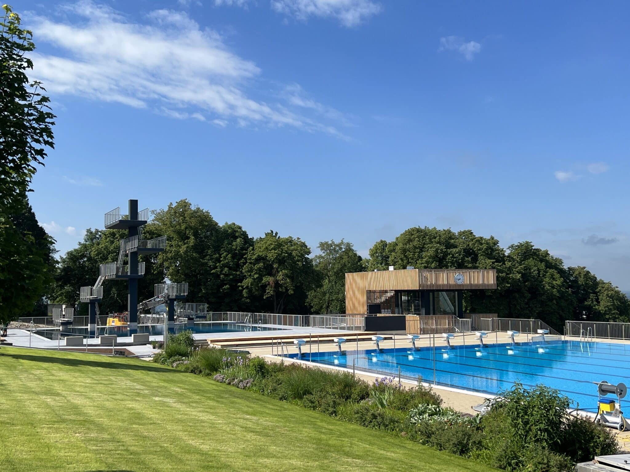 Freibad-auf-dem-Schellenberg-Donauwoerth-min-scaled.jpeg