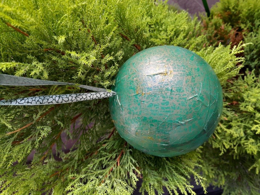Workshop für Kinder ab 6 Jahren: Decoupage-Weihnachtskugeln