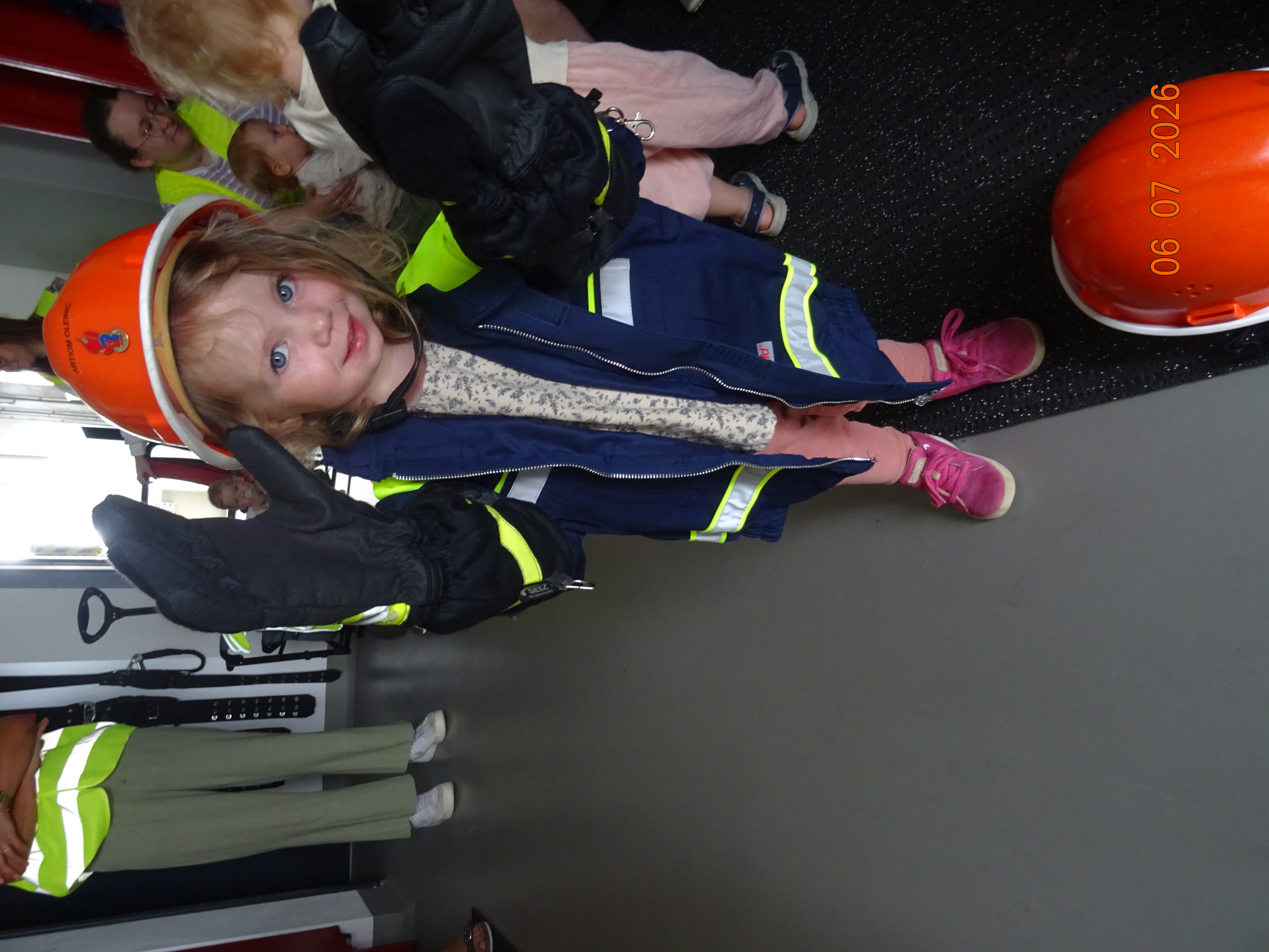 Krippenhaus Blumenwiese - Besuch Feuerwehr.JPG