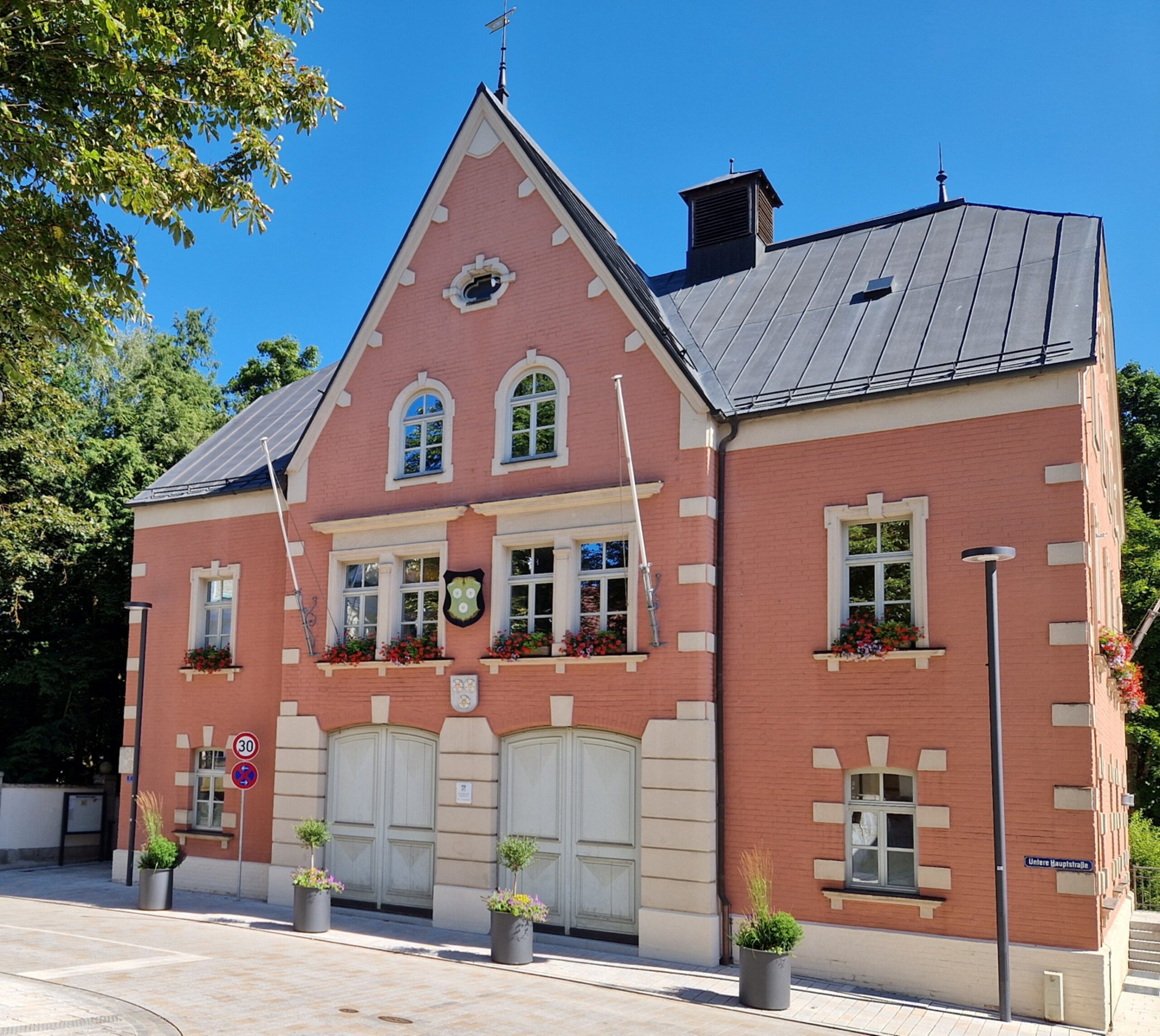 Rathaus-Sommer-scaled.jpg