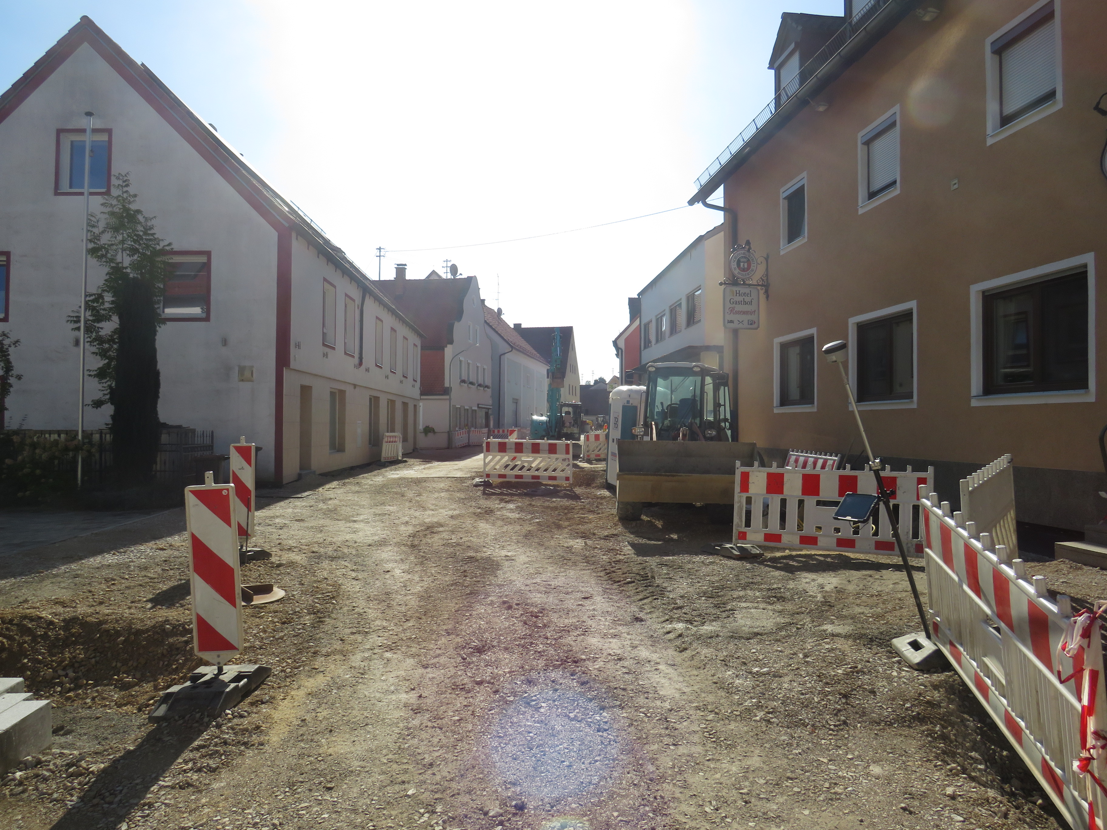 Foto Markt Au vom 17.09.2026 - Ansicht Baufeld vor Rosenwirt.jpg