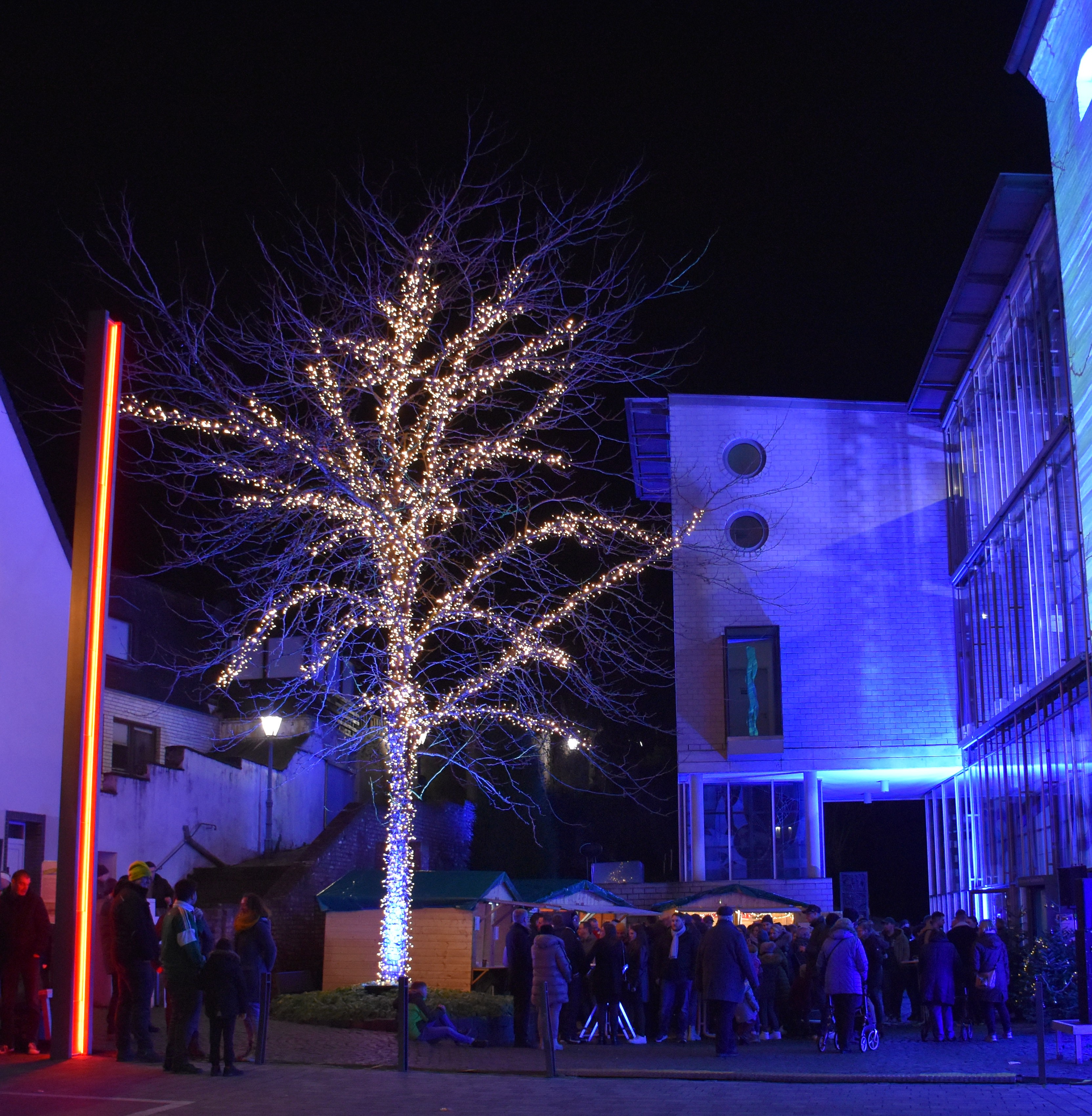 Kleiner Weihnachtsmarkt am Glasmalerei-Museum