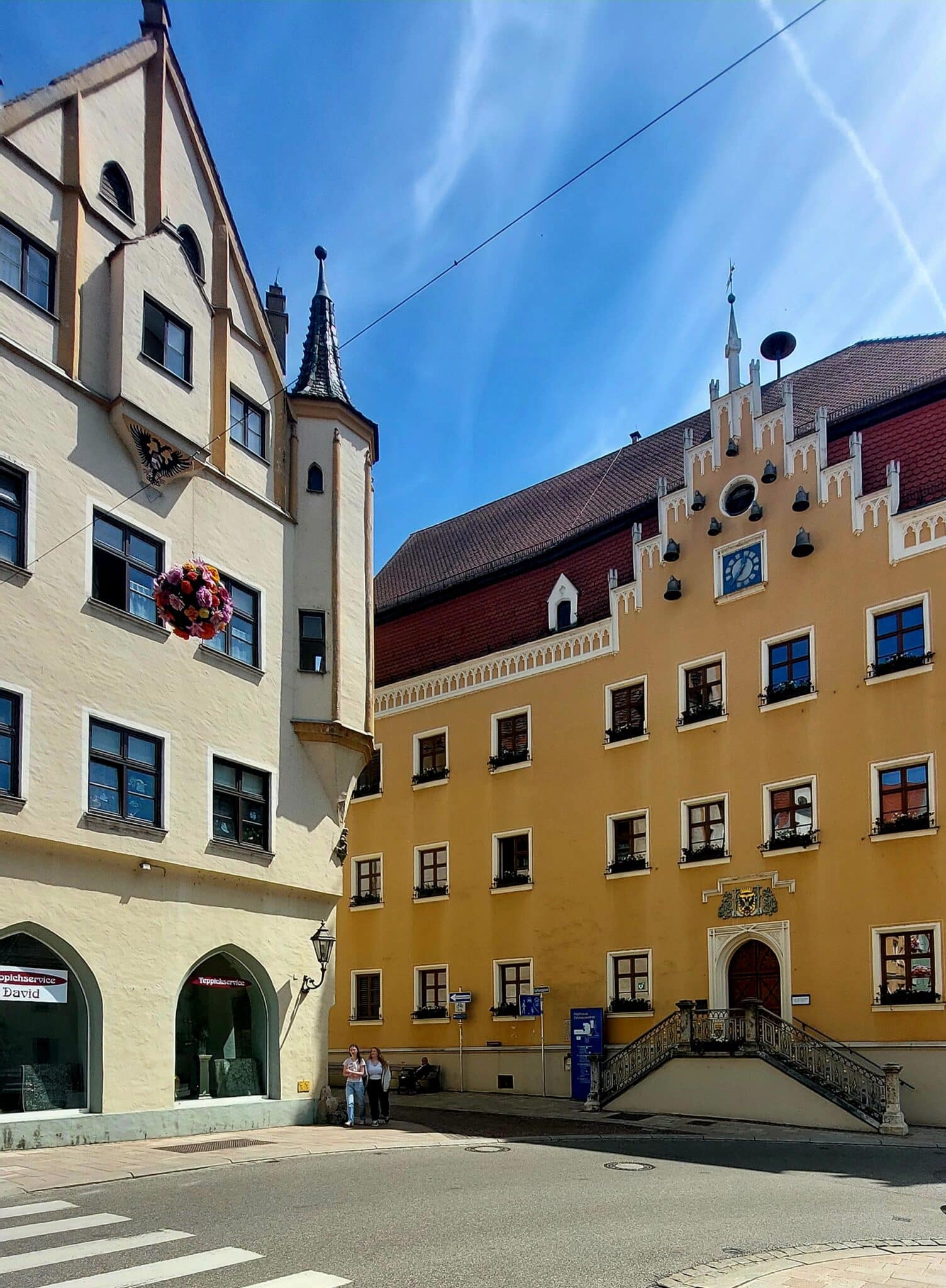 Donauwoerth_Blick-von-der-Reichsstrasse-auf-das-Rathaus-scaled.jpg