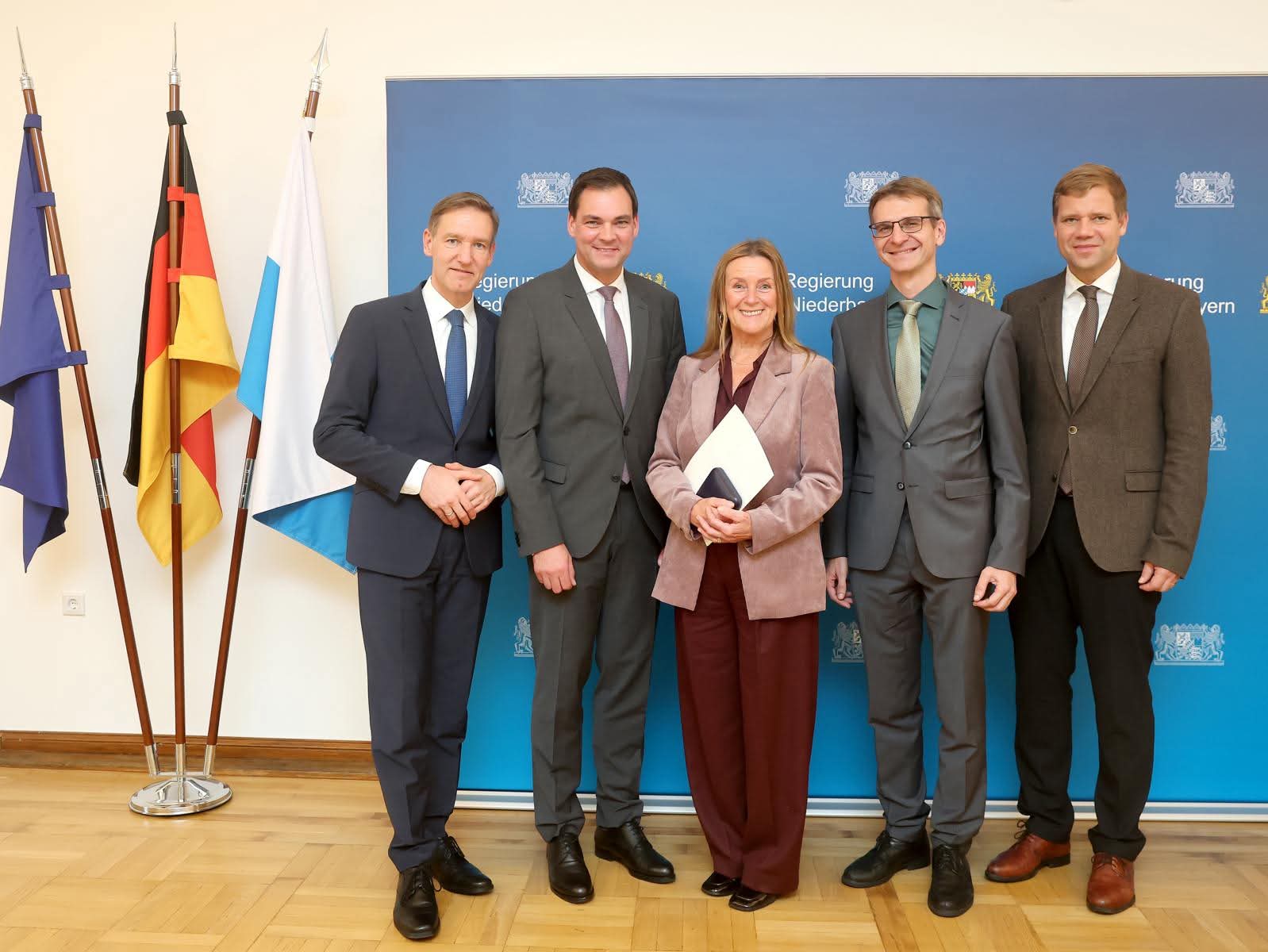 Die Gemeinde Spiegelau gratuliert unserer 3. Bürgermeisterin Elke Proßer-Greß zur kommunalen Verdienstmedaille in Bronze