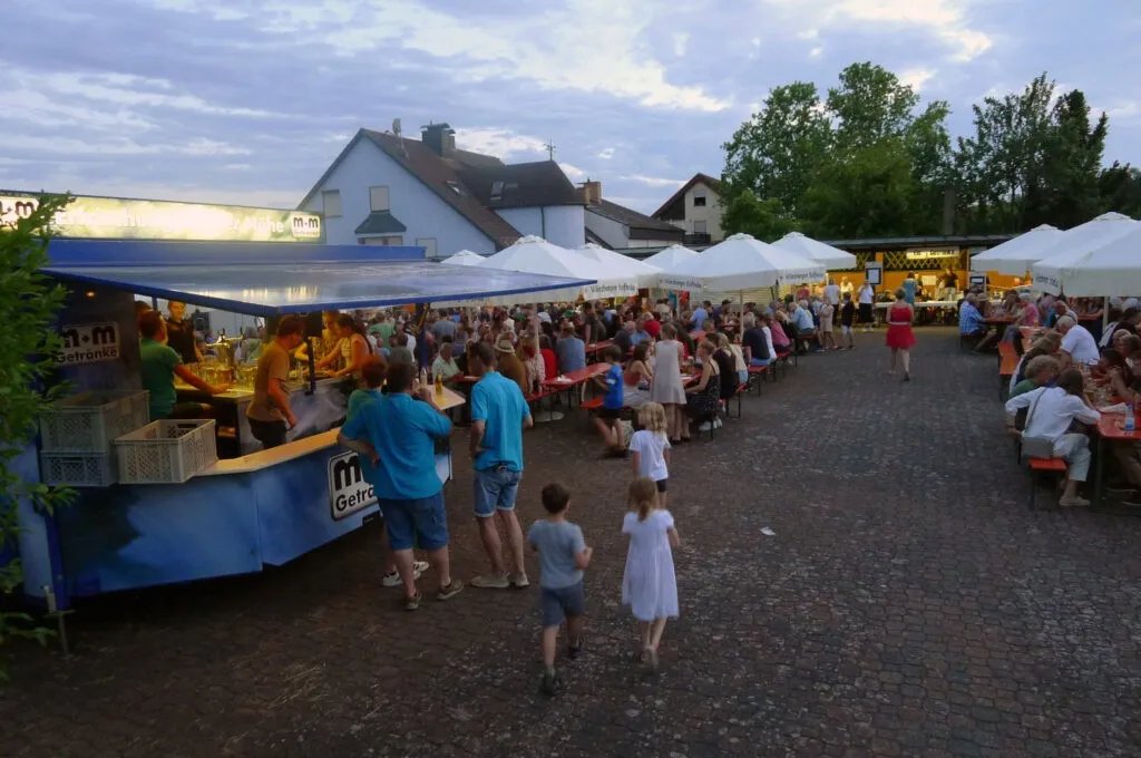 hexenbruchfest-am-kirchplatz-st-norbert-thumbnail-91ad853f.jpg